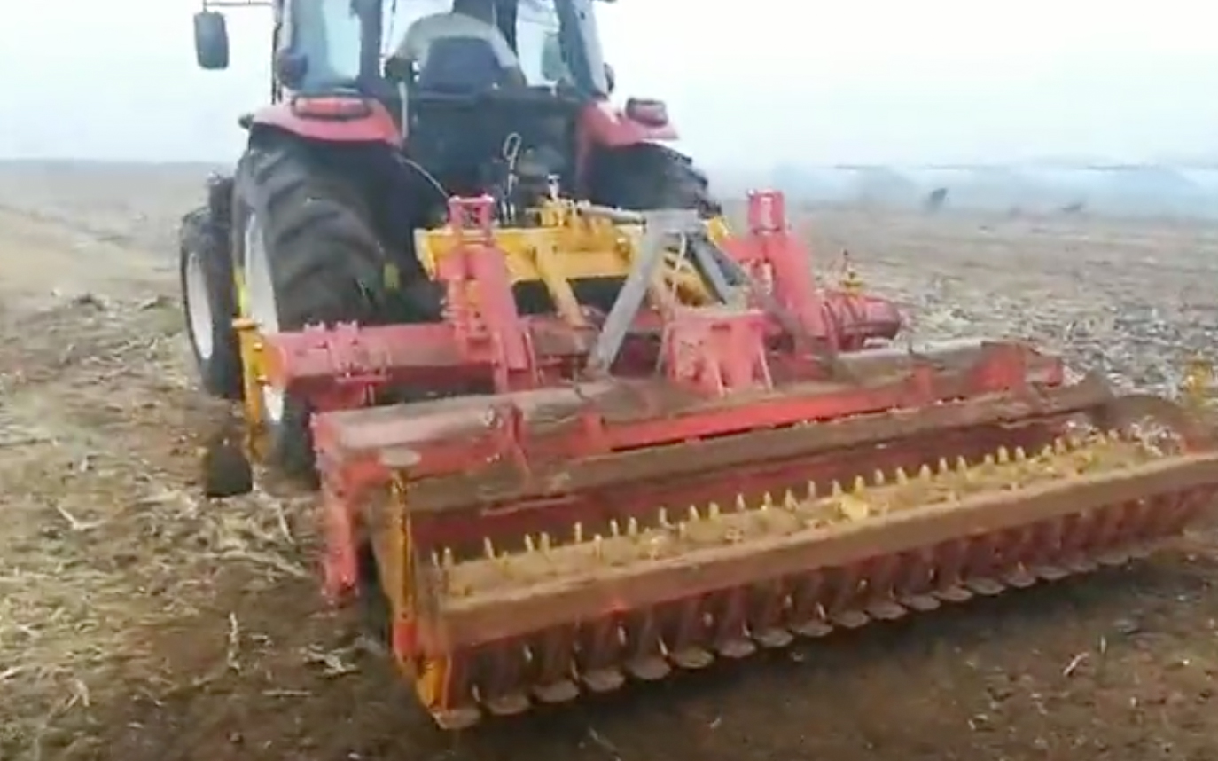 深松機，聯(lián)合耕整機作業(yè)視頻